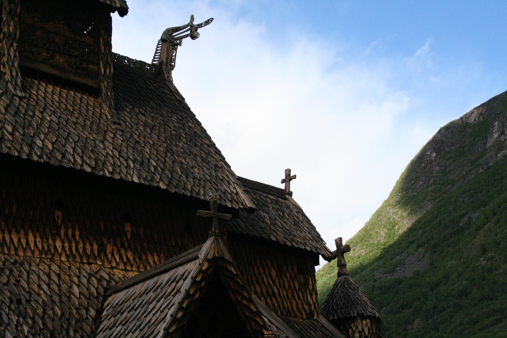 Dragon-head roof details on the ridge posts